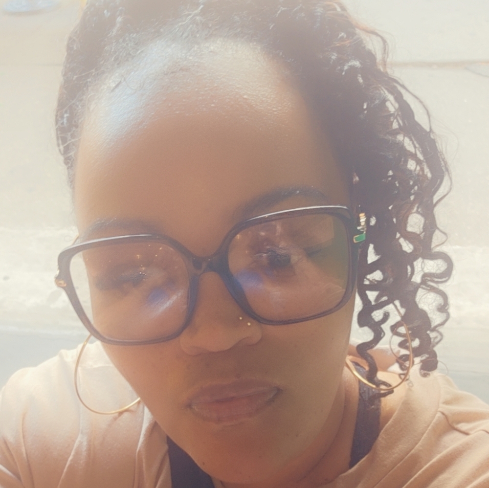 Meet your Posher, Latoya